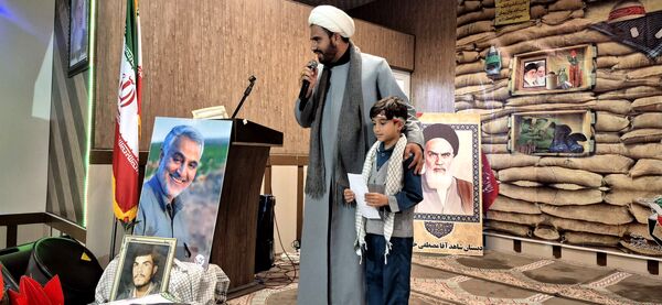 یادواره شهدای مدافع حرم در دبستان شاهد آقامصطفی خمینی کاشمر