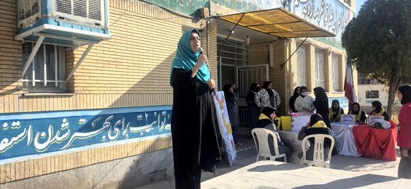 انتخابات شورای دانش آموزی در دبیرستان دخترانه امید 
