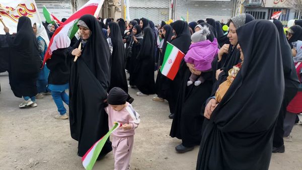  مشقِ اقتدارِ دخترانِ سرخسی در مطلعِ فجرِ ۴۷