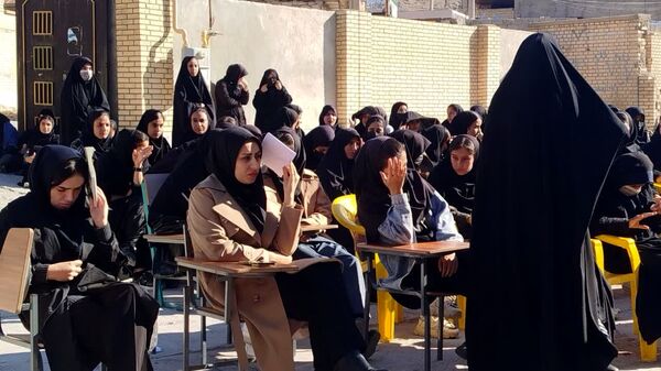 نواخته شدن زنگ انقلاب در هنرستان پروین اعتصامی چاروسا