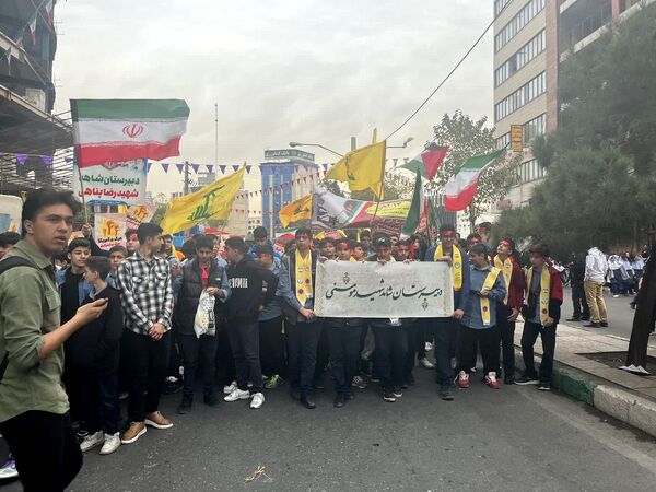 حضور پرشور دانش‌آموزان البرزی در راهپیمایی 13 آبان 