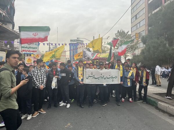 حضور پرشور دانش‌آموزان البرزی در راهپیمایی 13 آبان 
