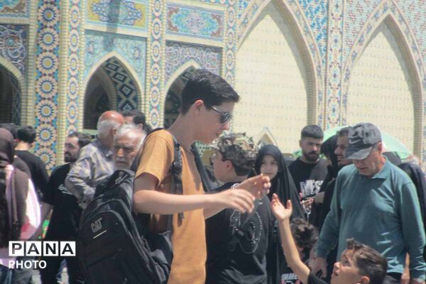 حضور میلیونی زائران در مشهد