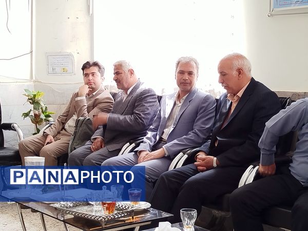 بازدید معاون پرورشی و تربیت بدنی آموزش و پرورش کاشمر از دبیرستان امام حسین (ع) 