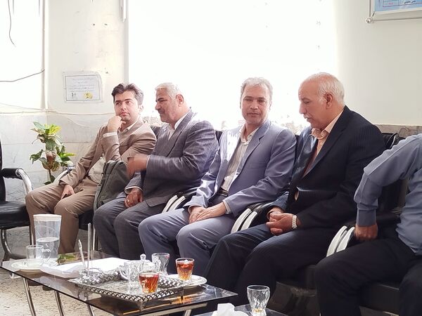 بازدید معاون پرورشی و تربیت بدنی آموزش و پرورش کاشمر از دبیرستان امام حسین (ع) 