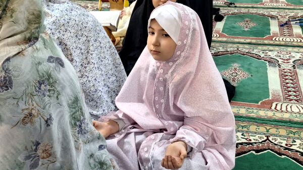 مراسم روز سوم اعتکاف دانش‌آموزان دختر در مسجدالنبی کرج