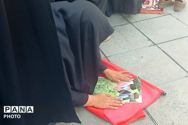 حضور جمعیت و مهمانان ویژه در مراسم وداع با رهبر شهید در مصلی امام خمینی تهران