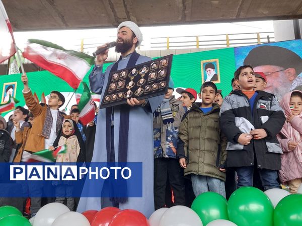 حضور حماسی منطقه ۵ در راهپیمایی ۲۲ بهمن