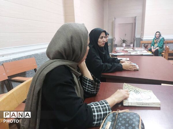 برگزاری نشست «خانواده کتاب‌خوان» در کتابخانه الزهرا(س) حاجی‌آباد