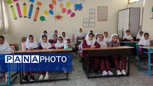 زنگ مهر در مدرسه استقلال نواخته شد