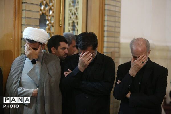 مراسم بزرگداشت رهبر شهید انقلاب در حرم حضرت معصومه(س)