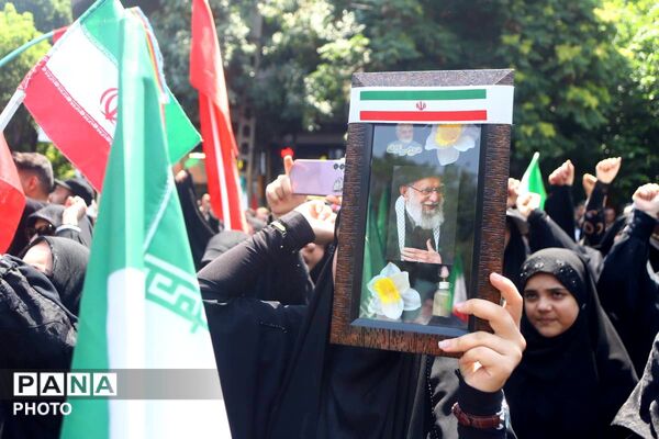 جاماندگان آذربایجان شرقی با چشمانی اشک‌بار به امید روز رجعت با رهبر شهید