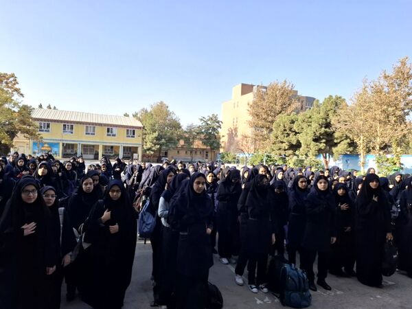 زنگ مهر در دبیرستان شاهد تقوا پیشگان ناحیه ۴ مشهد نواخته شد
