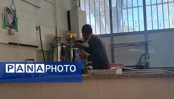 غبار روبی مسجد جامع کوهپایه همزمان با حلول ماه رمضان و ایام نوروز