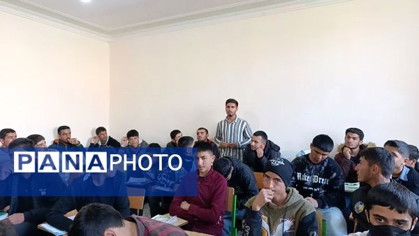 نشست جهاد تبیین به‌مناسبت گرامیداشت دهه‌مبارک فجر در مدرسه امام خمینی (ره) دیشموک