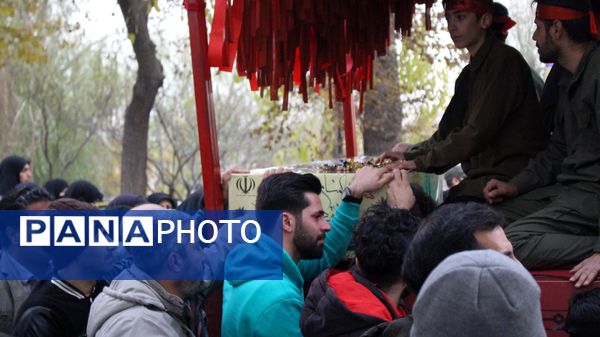 تشییع و خاکسپاری شهید ۱۹ ساله گمنام دفاع مقدس