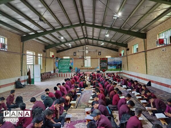 تلاوت نور، در دبیرستان شاهد باحضور باشکوه دانش‌آموزان