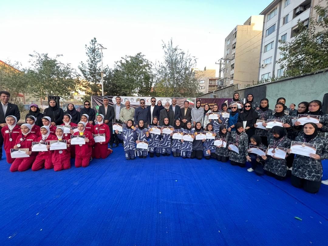 یزد قهرمان هاکی چمن دختران کشور