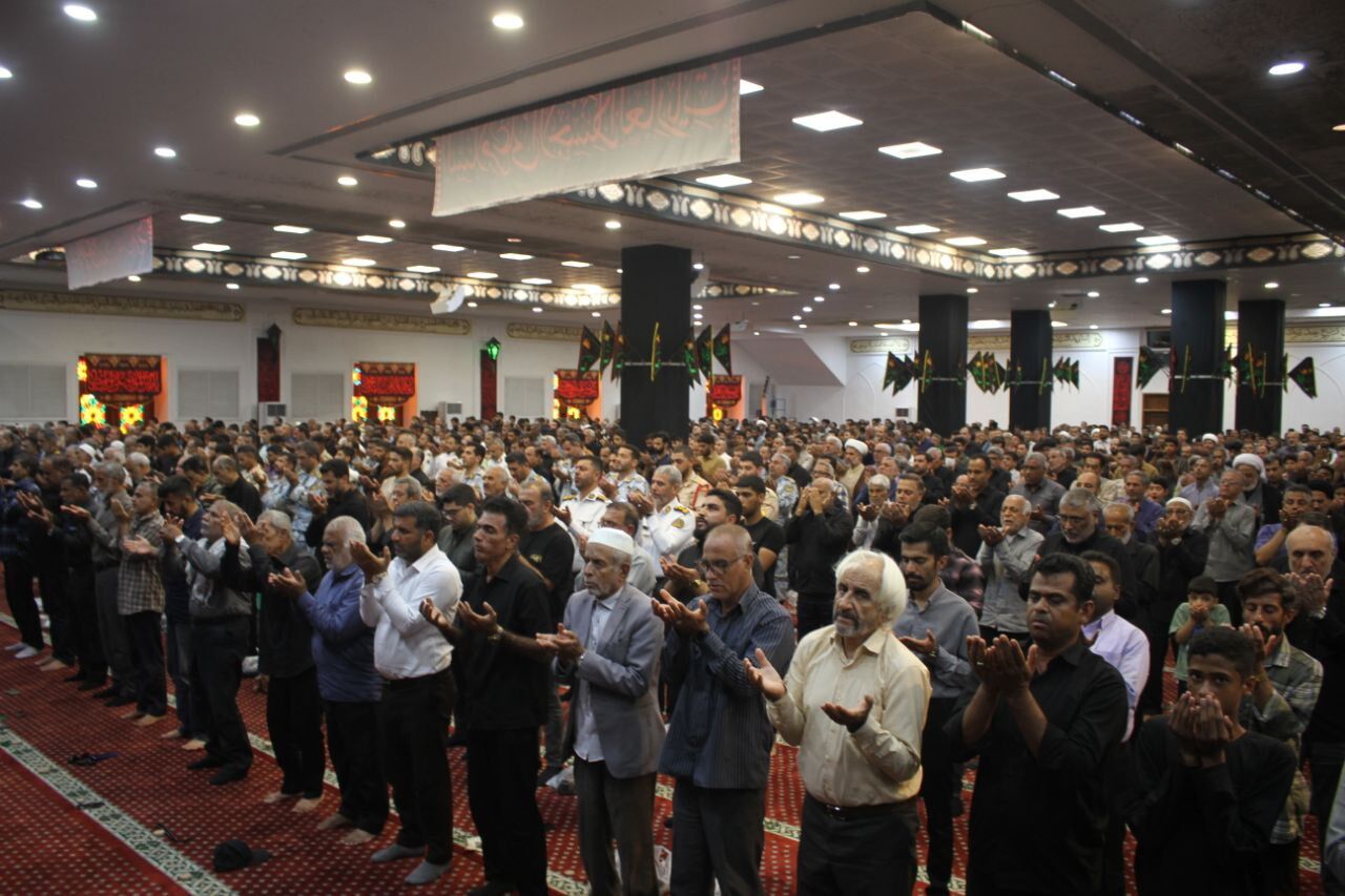 فروغ ایمان و همدلی در نماز جمعه بندرعباس