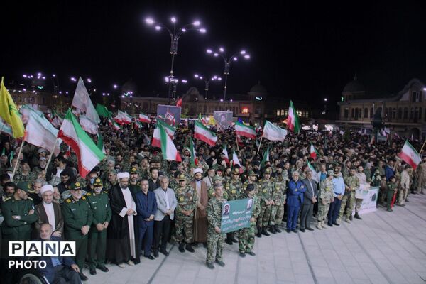 مراسم گرامیداشت آزادسازی خرمشهر در تجمع شبانه مردم همدان 
