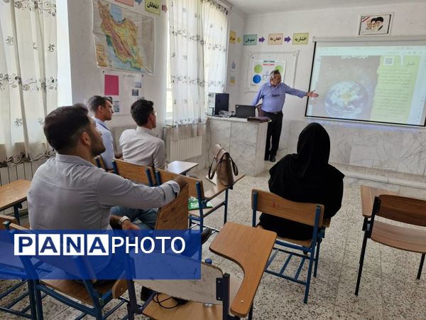 کارگاه آموزشی بررسی کتاب‌های درسی ویژه دبیران مدارس عشایری 