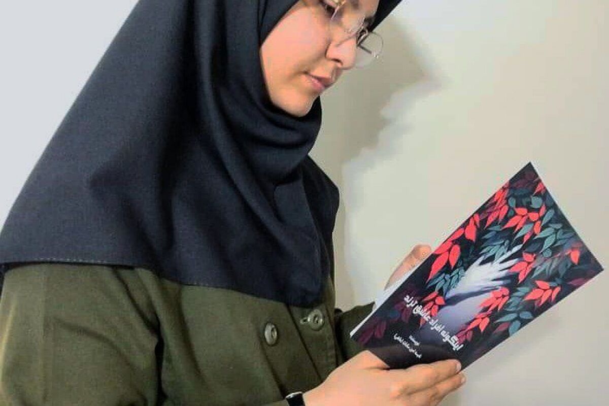 عشق به ادبیات فارسی از کودکی مانند جوانه ای در ذهن و قلبم نهادینه شد