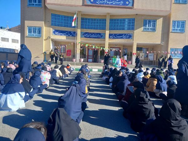 مراسم چهل وششمین سالگرد انقلاب اسلامی در دبیرستان فرهنگ مرحوم فخرایی
