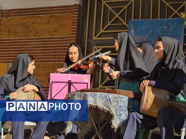 آئین نواختن زنگ مهر در دبیرستان دخترانه فرهنگ ۱۳ 