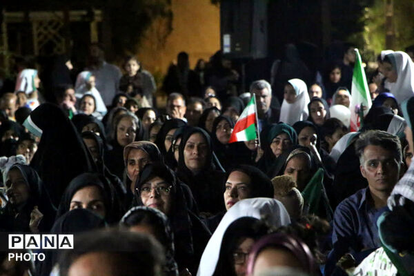 جشن روز دختر در ورودی باغ دولت آباد یزد
