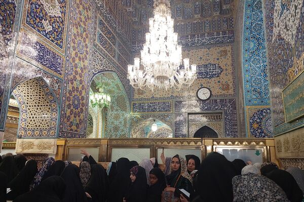 زائران حرم مطهر امام‌ رضا(ع)