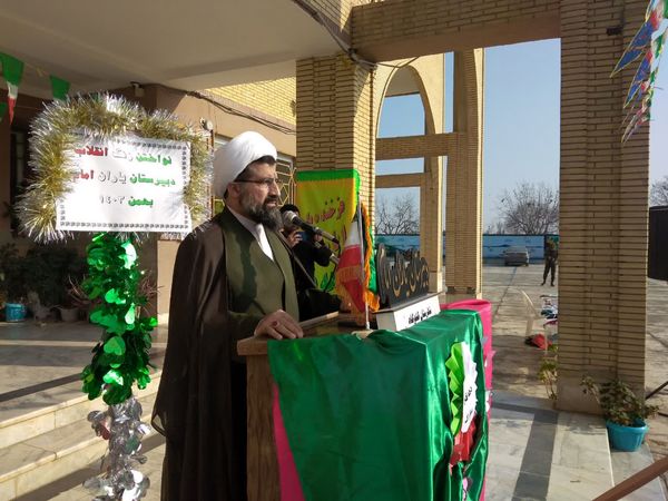 طنین زنگ انقلاب در مدارس گلوگاه