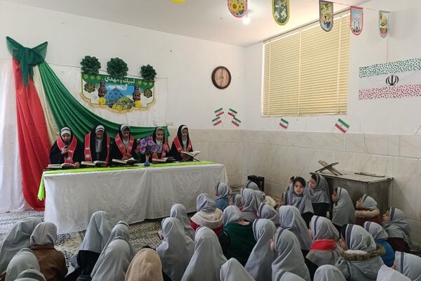 محفل نورانی قرآن در دبستان خدیجه کبری ابرکوه