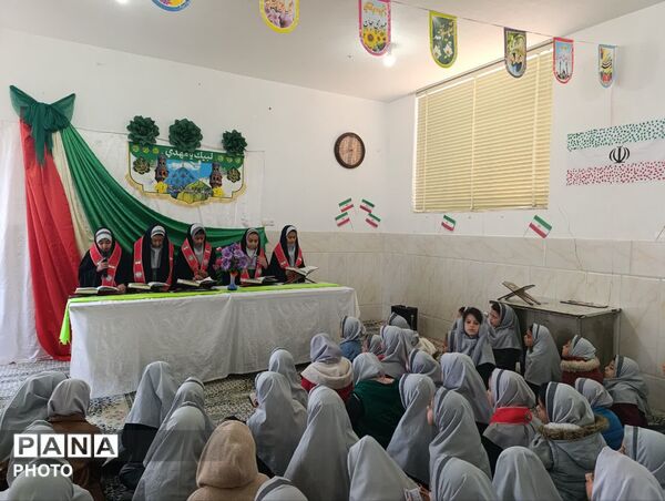 محفل نورانی قرآن در دبستان خدیجه کبری ابرکوه