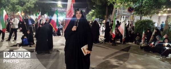 ما صحنه را خالی نمی کنیم