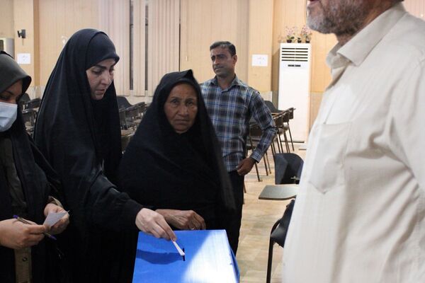 برگزاری جلسه انجمن اولیا دبیرستان شاهد بندرعباس 