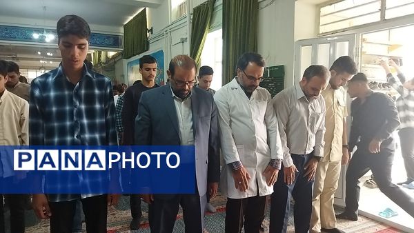 اولین نماز جماعت دبیرستان شاهد ابوذر غفاری در سال تحصیلی جدید 