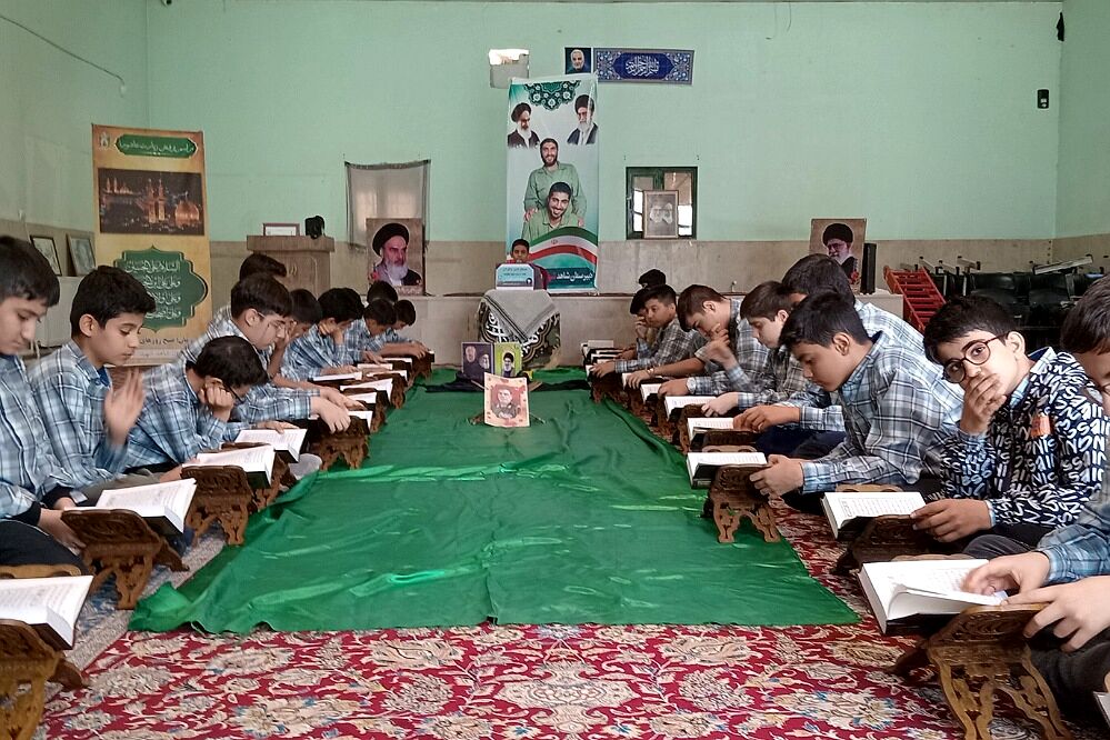 محفل انس با قرآن کریم به یاد شهید سیدحسن نصرالله در مدارس شهرستان اسلامشهر