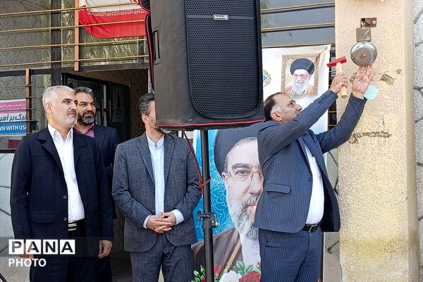 نواخته شدن زنگ ۱۵ خرداد در دبیرستان صدرا