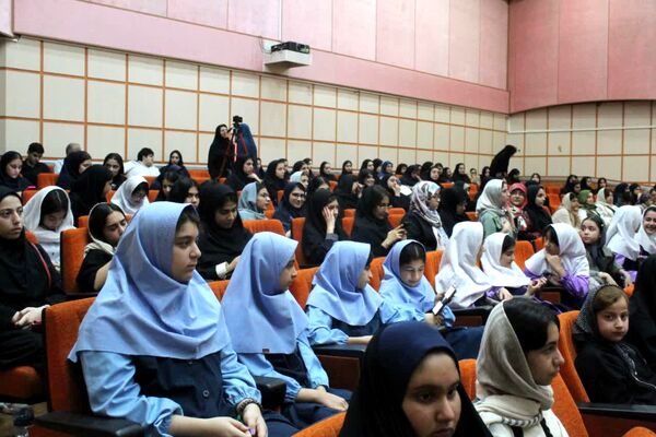 تقدیر از برگزیدگان جشنواره فرهنگی و هنری فردا در ساری 