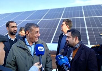 بازدید معاون اجرایی رئیس‌جمهور از نیروگاه خورشیدی ۶ مگاواتی فرودگاه ماکو