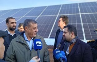 بازدید معاون اجرایی رئیس‌جمهور از نیروگاه خورشیدی ۶ مگاواتی فرودگاه ماکو