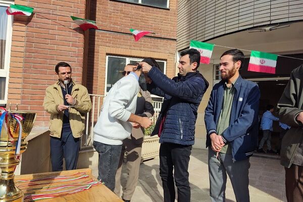 قهرمانی تیم والیبال مدرسه انصارالمهدی در مسابقات منطقه