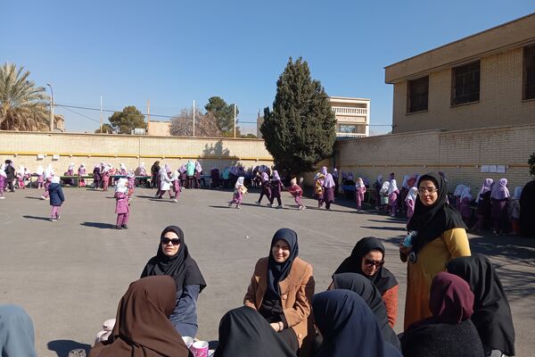 بازارچه دانش‌آموزی در دبستان شاهد شهید محمدرضا کشاورز 