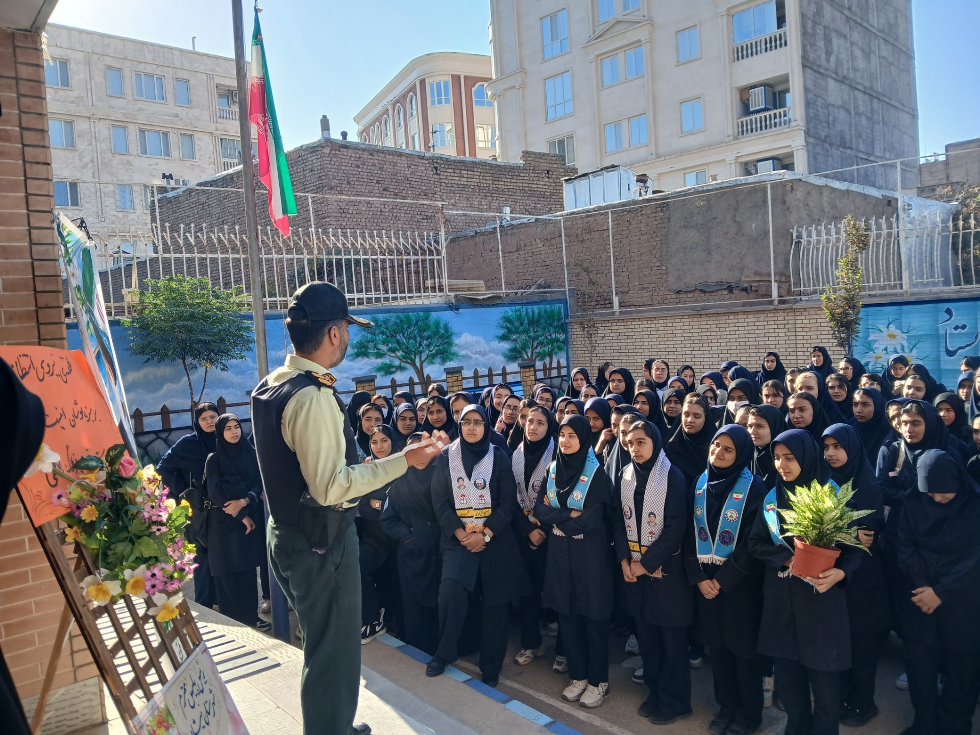 گرامیداشت هفته نیروی انتظامی در دبیرستان نمونه فرهنگ نیشابور 