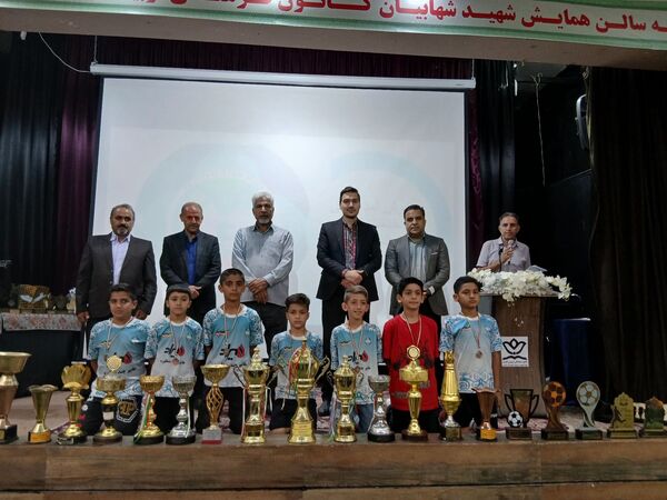 برگزاری مراسم تقدیر و تجلیل از دانش آموزان فوتبالیست باشگاه میعاد 