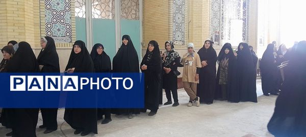 حضور پرشور مردم کرج در پای صندوق‌های رای