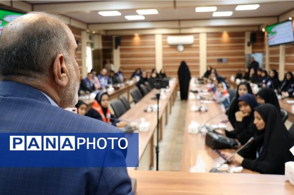 نشست مشاور وزیر در امور تشکل‌های دانش‌آموزی با کارشناسان سازمان دانش‌آموزی استان خراسان رضوی