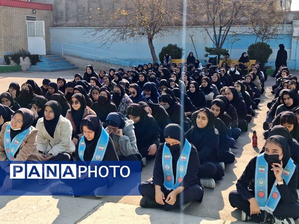 آموزش انواع دست ها و گره های پیشتازان در دبیرستان دخترانه فاطمیه