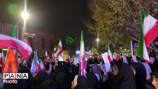 حماسه سازی مردم نیشابور در چهاردهمین روز از شهادت امام خامنه ای