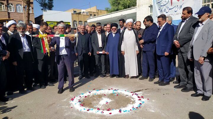 کلنگ‌زنی ۱۳ طرح آموزشی، پرورشی و ورزشی همزمان با هفته دولت در قم